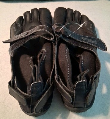 Mens Fila Skele-Toes EZ Slide black size 8 minimalist 