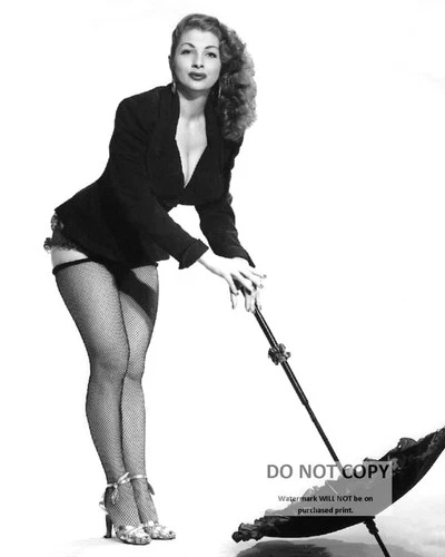 TEMPEST STORM ACTRESS AND BURLESQUE PERFORMER - 8X10 PUBLICITY PHOTO (CC-411)