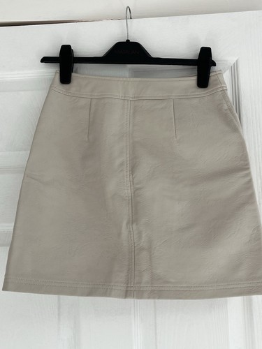 River Island Size 8 Cream Beige Faux Leather Skirt Good Condition - Picture 3 of 5