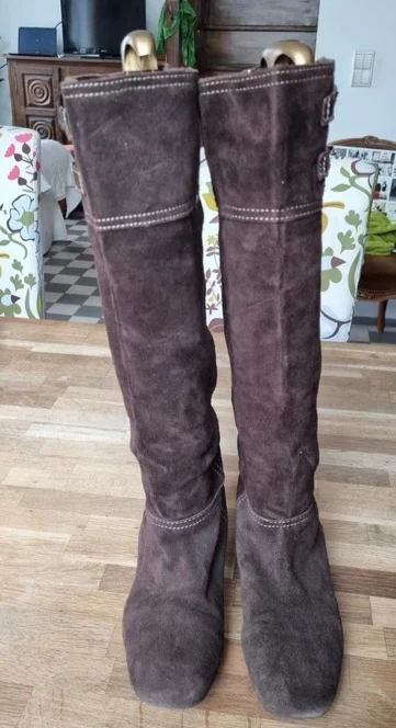 Bottes andré 39 en daim marron talon plat TBE - Photo 3/4