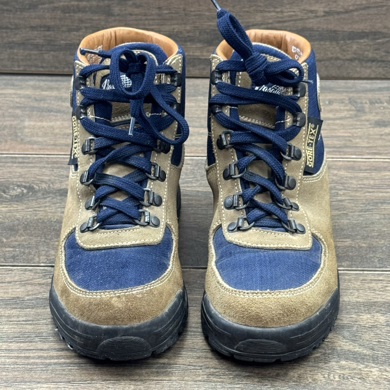 VTG Vasque Skywalk Hiking Boots Gore-Tex Sz 7.5 M Tan‎ Navy Suede Gorpcore Italy Vintage Vasque Hiking Boots Womens 8 Tan/Blue Gore-Tex Suede  main image 4