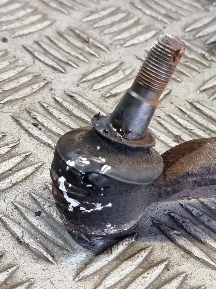 Bastidor de dirección Toyota Yaris 2008 1,4 L DSL F8C0000675 Foto 3 de 4