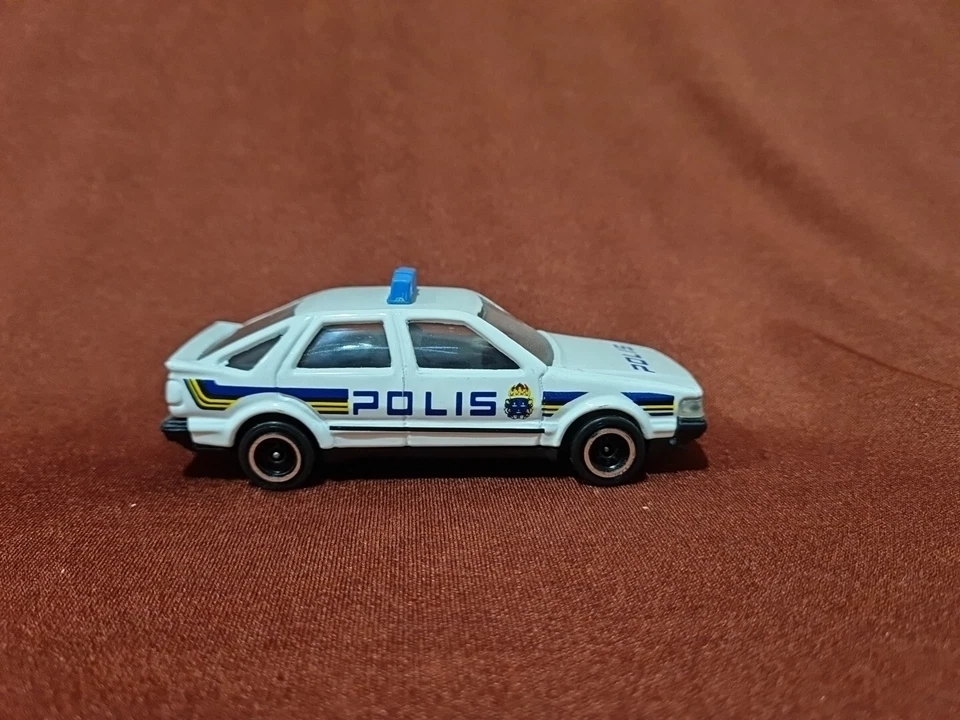 CORGI TOYS SAAB 9000 POLIS SWEDEN SCALA 1/43 - Immagine 2 di 4