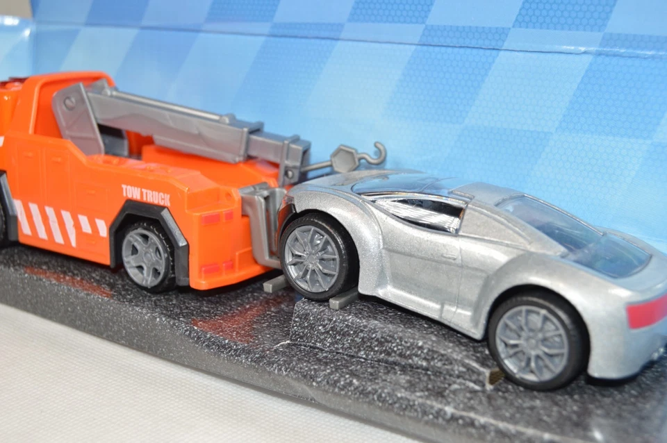 CAR BREAKDOWN TRUCK Toy Model Pickup Truck Lorry and Silver Sports Car Toy Model - Image 3 of 4