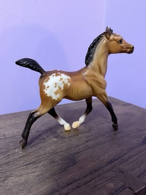 Breyer Traditional series Milo Horse with Polka Dot Blanket #1795