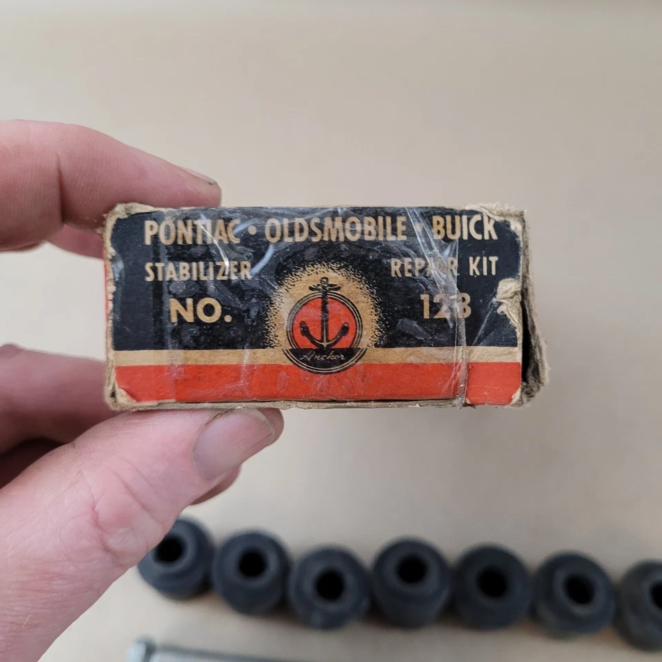NOS 1937 - 1952 别克 Oldsmobile 庞蒂亚克前稳定杆轴套件 500906 — 第 2/4 张图片