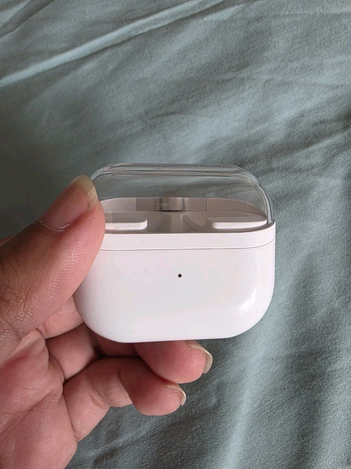 Genuine Samsung Galaxy Buds3 Charging (CASE CRADLE ONLY) SM-R530 White, photo 2 of 5