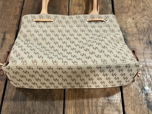 Dooney & Bourke Signature Beige Tassel Tote Bag — TOP Zustand! - Bild 3 von 8