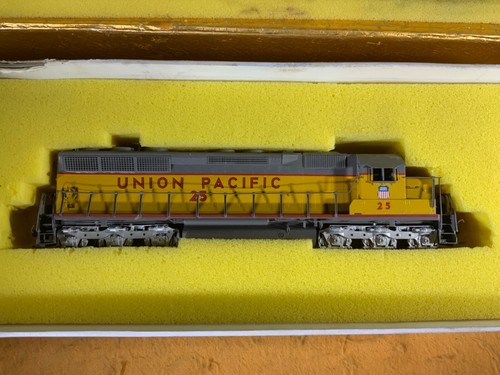 G20-1 UNION PACIFIC 25 LOCOMOTIVE - EMD SD45 360HP LOW HOOD U.P. - Picture 14 of 16