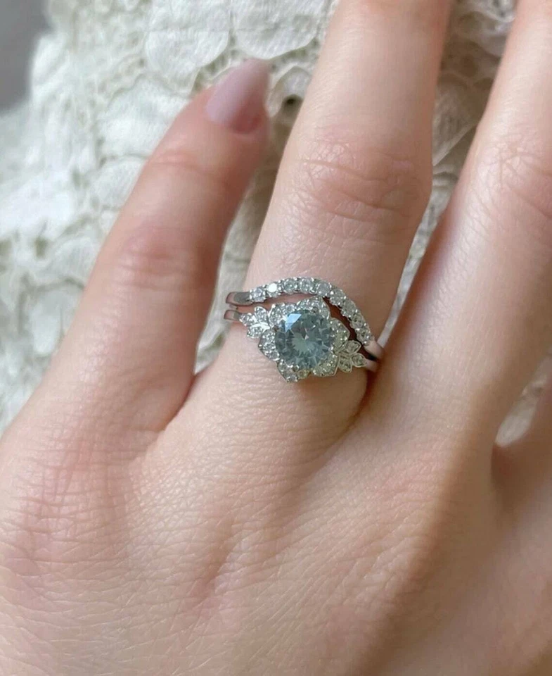 Juego de anillos de boda nupciales aguamarina simulados redondos enchapados en oro blanco de 14k de 2,75 quilates Foto 3 de 4