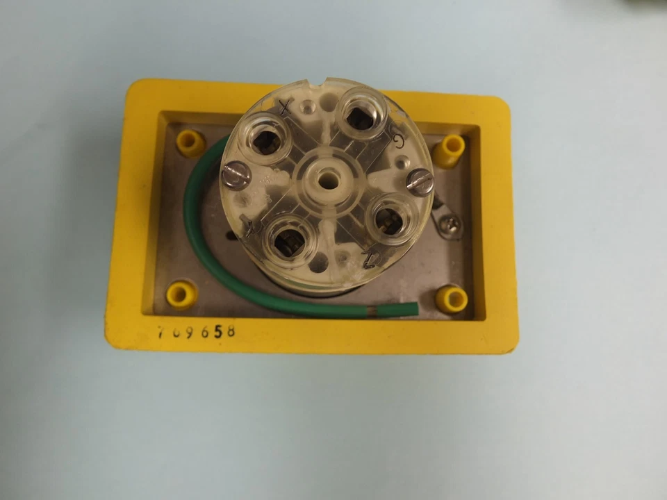 * LOT OF 5 * WOODHEAD 20 A, 125 V, 3W, TWIST LOCK CONNECTORS W/WP FLIP LID - Image 3 of 4