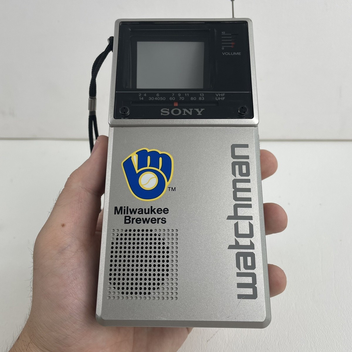 🔥SONY WATCHMAN FD-20A Portable TV TELEVISION MLB Milwaukee