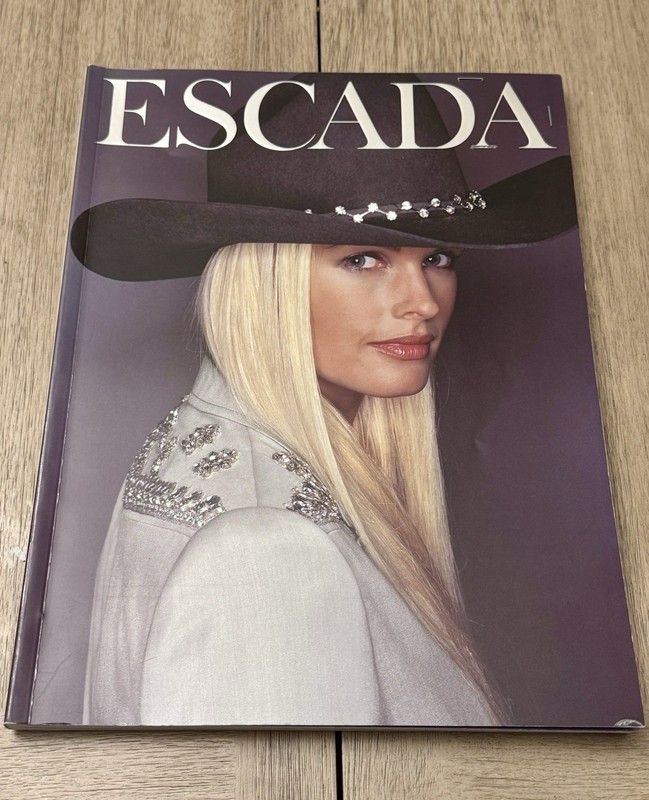RARE COLLECTIBLE  ESCADA MAGAZINE SPRING 2000 COLLECTION