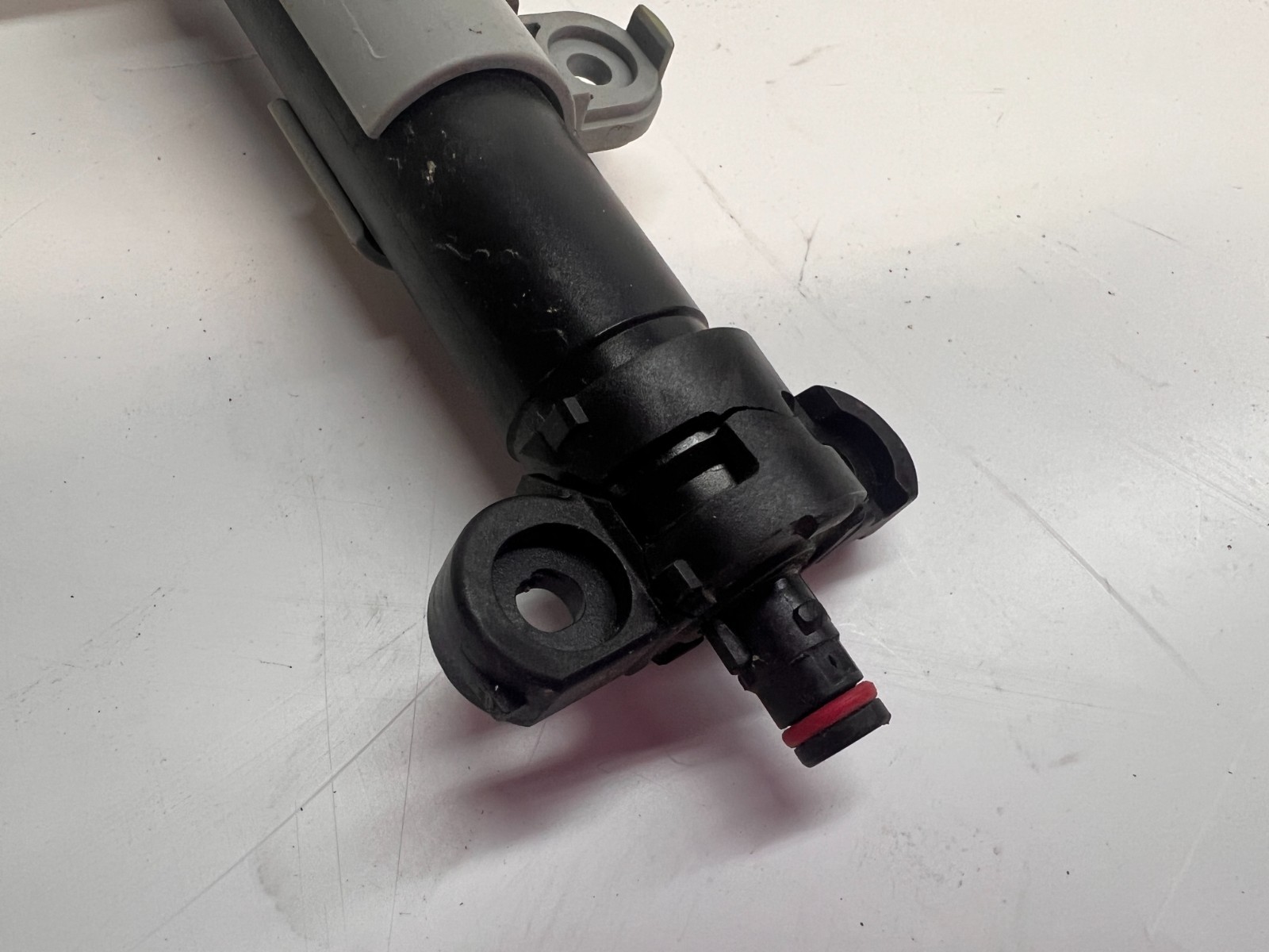 FERRARI 488 FRONT LEFT LH HEADLIGHT JET WASHER SPRINKLER HOSE OEM 86714800