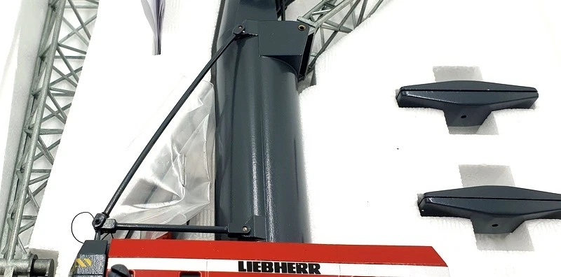 Conrad 1/100 Scale 2111 - Liebherr Harbour Mobile Crane - Red/Black - Image 3 of 4