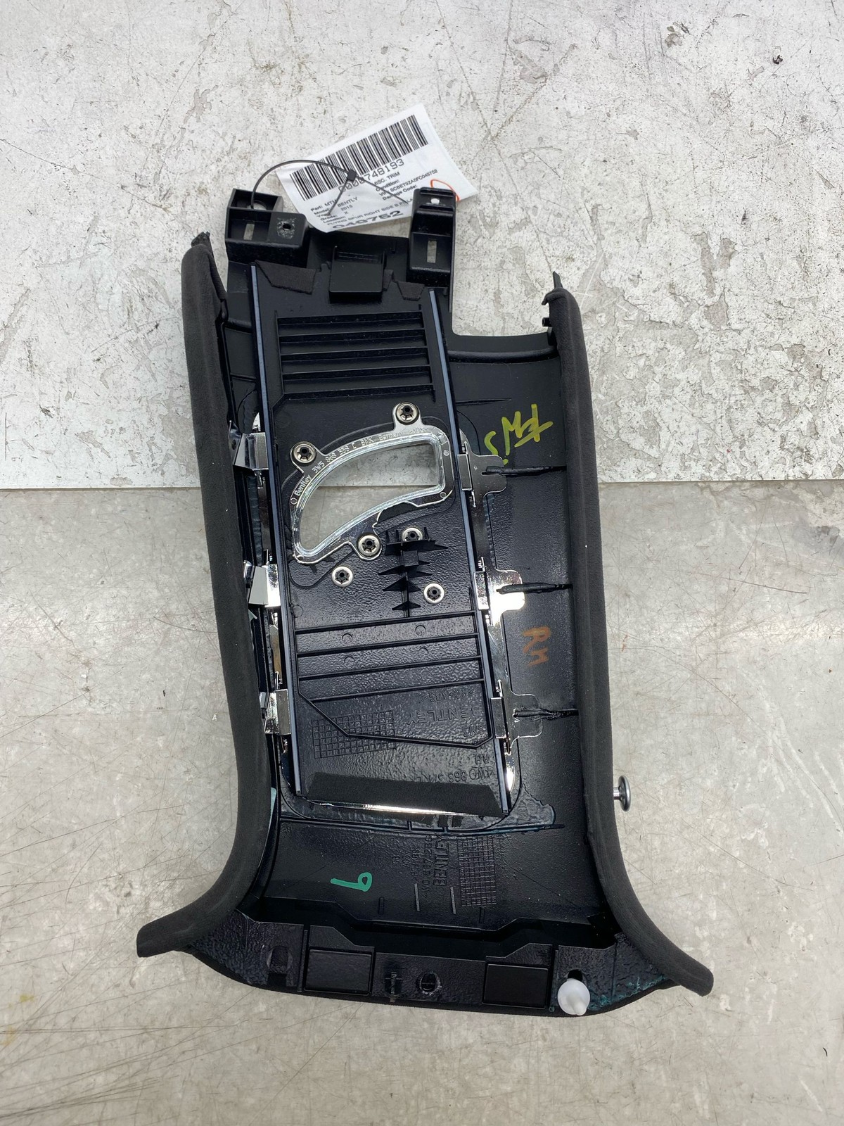 Bentley Flying Spur 2013-2019 RIGHT Pillar trim