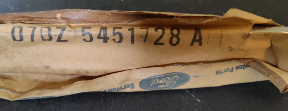 Ford LTD II 1977 Ford LTD II 2 puertas techo exterior trasero moldura por goteo diestro D7 OZ-5451728-A nuevo de fábrica Foto 3 de 3