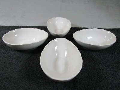 4 Vintage weiße Glasur Keramik Osterei Form / Avocado Schalen mit gewelltem Rand