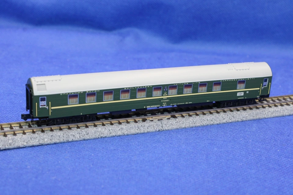 Minitrix 15698-03 SZD Y-Schlafwagen WLABm in grün/NEU