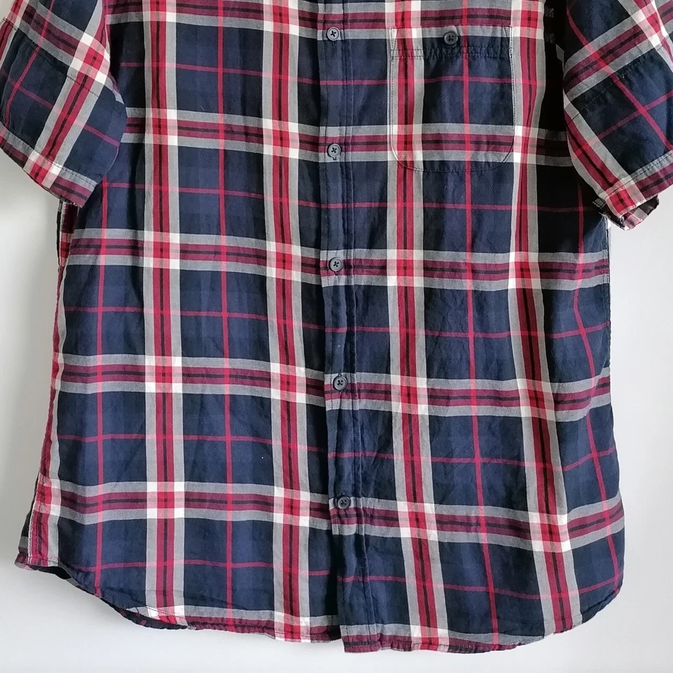 Camisa masculina xadrez 19 Noventa: Uma manga curta vermelha branca azul botão para cima tamanho M - Imagem 3 de 4