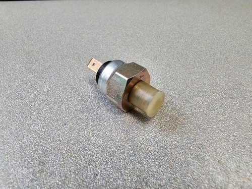 NEW GENUINE ATE PORSCHE 911 912 BRAKE MASTER CYLINDER 2 POST WARNING SWITCH - Picture 4 of 4