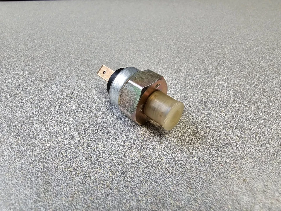 NUEVO ORIGINAL ATE PORSCHE 911 912 FRENO CILINDRO MAESTRO INTERRUPTOR ADVERTENCIA 2 POSTES Foto 4 de 4