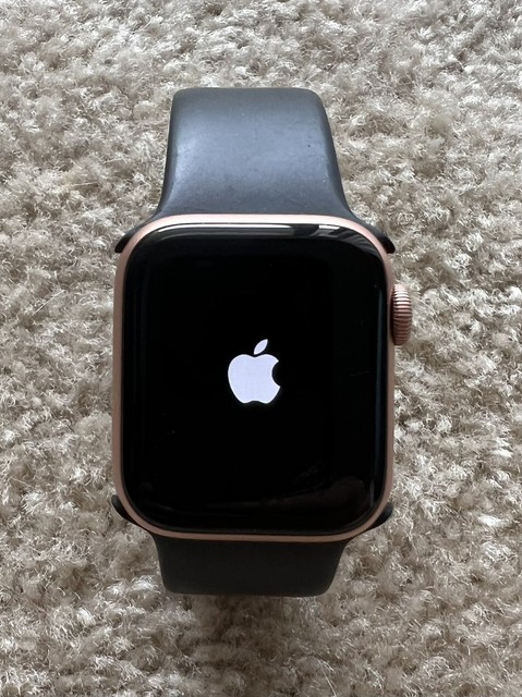 Apple Watch Series 5 40mm Space Gray Aluminium Case with Black Sport Band -  S/M \u0026 M/L (GPS) (MWV82LL/A) for sale online | eBay