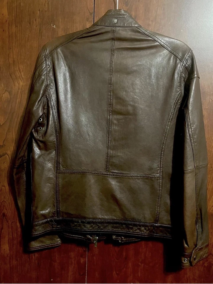 Chaqueta militar de cuero marrón oscuro Massimo Dutti Foto 2 de 4