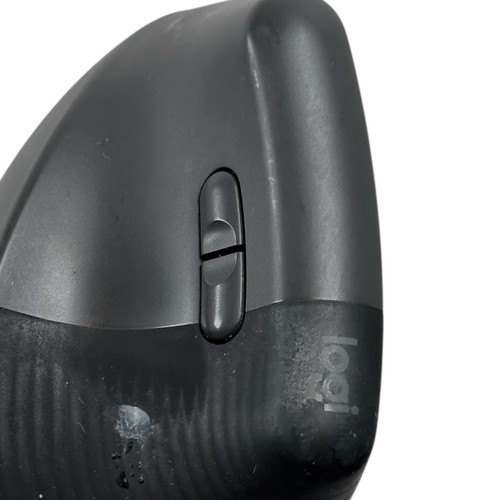 Logitech Lift Vertical Ergonomic Mouse (MOUSE ONLY/READ) - Picture 3 of 13