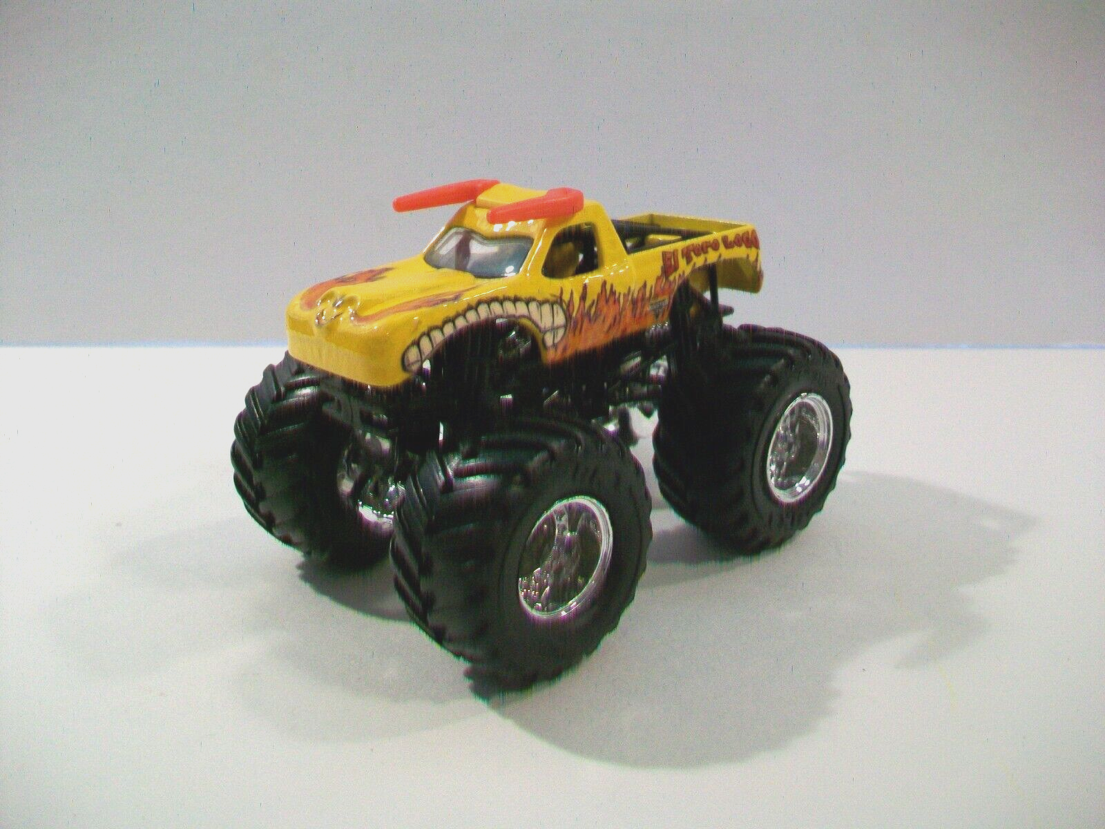 2014 HOT WHEELS MONSTER JAM EL TORO LOCO DIE-CAST TRUCK YELLOW GOLD