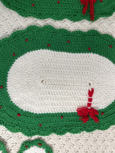 4 Placemats 4 Coasters Crocheted Handmade Christmas Red Green White 19”x13” - Picture 5 of 10