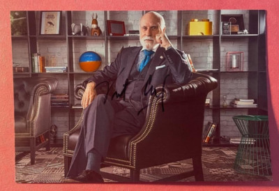 SIGNED VINTON CERF PHOTO - GOOGLE - FATHER OF THE INTERNET