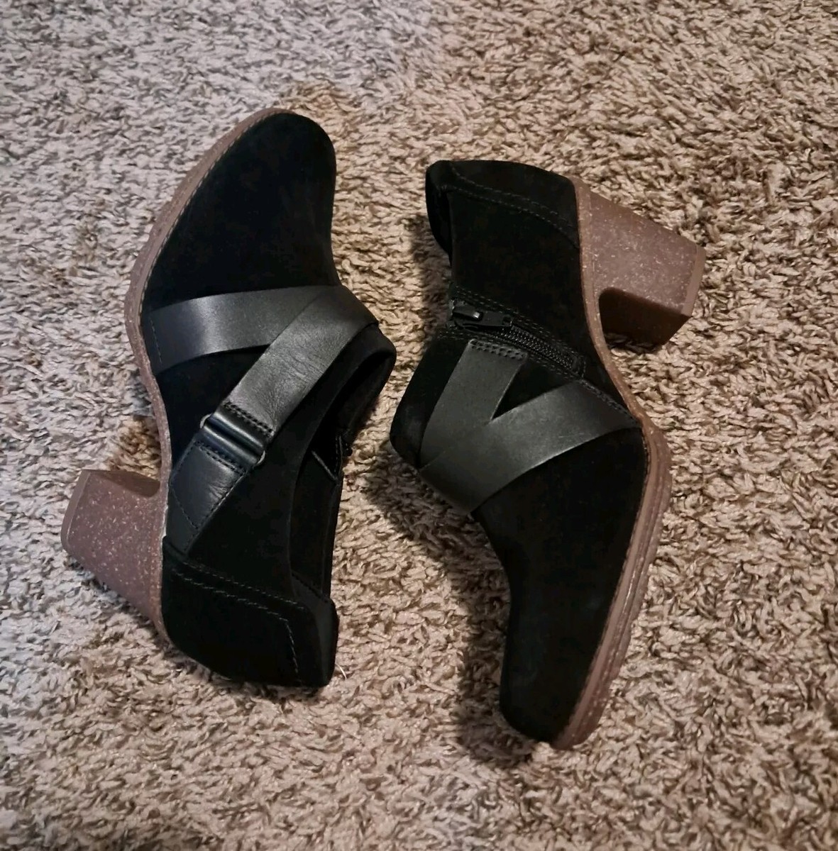 Clarks Collection Women's Sashlin Fiona Suede Leather Ankle Bootie