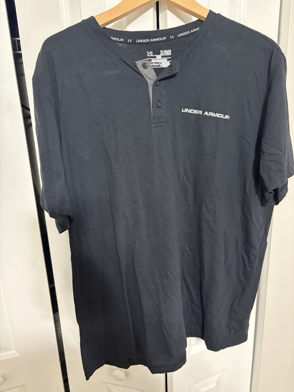 Men’s Under Armour Heat Gear 3 Button Henley Shirt Black Size XL