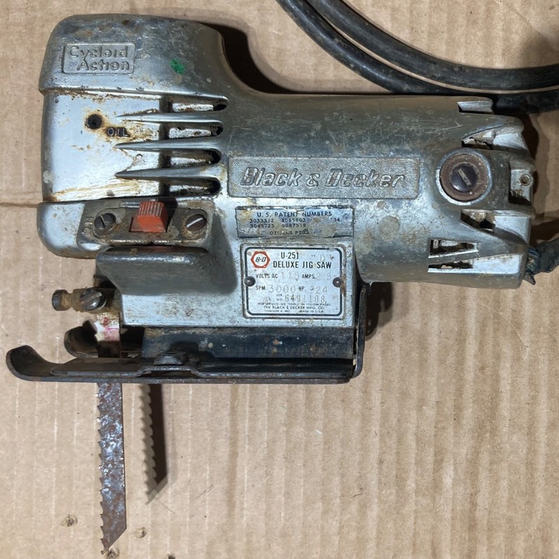Vintage Black And Decker Deluxe Jig Saw U-251 (UNTESTED / NEEDS RESTORATION)