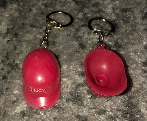 Cincinnati Reds Keychain Baseball Helmet Vintage Original 1960s Unused MLB - Image 2 of 4