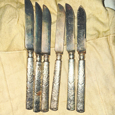 Lot of 6 1847 Rogers & Bros Dinner Knives, Floral Engraved Handles, Vintage