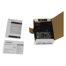 NEW Omron D4NL-2ADA-B Guard Lock Safety Limit...