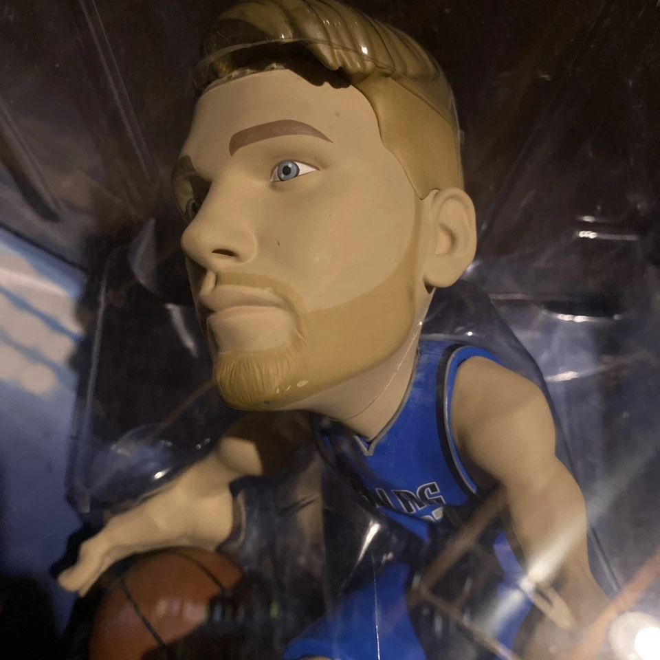 FIGURA DE 11 PULGADAS SMALL STARS NBA 2020 Luka Doncic - Dallas Mavericks rara Foto 4 de 4
