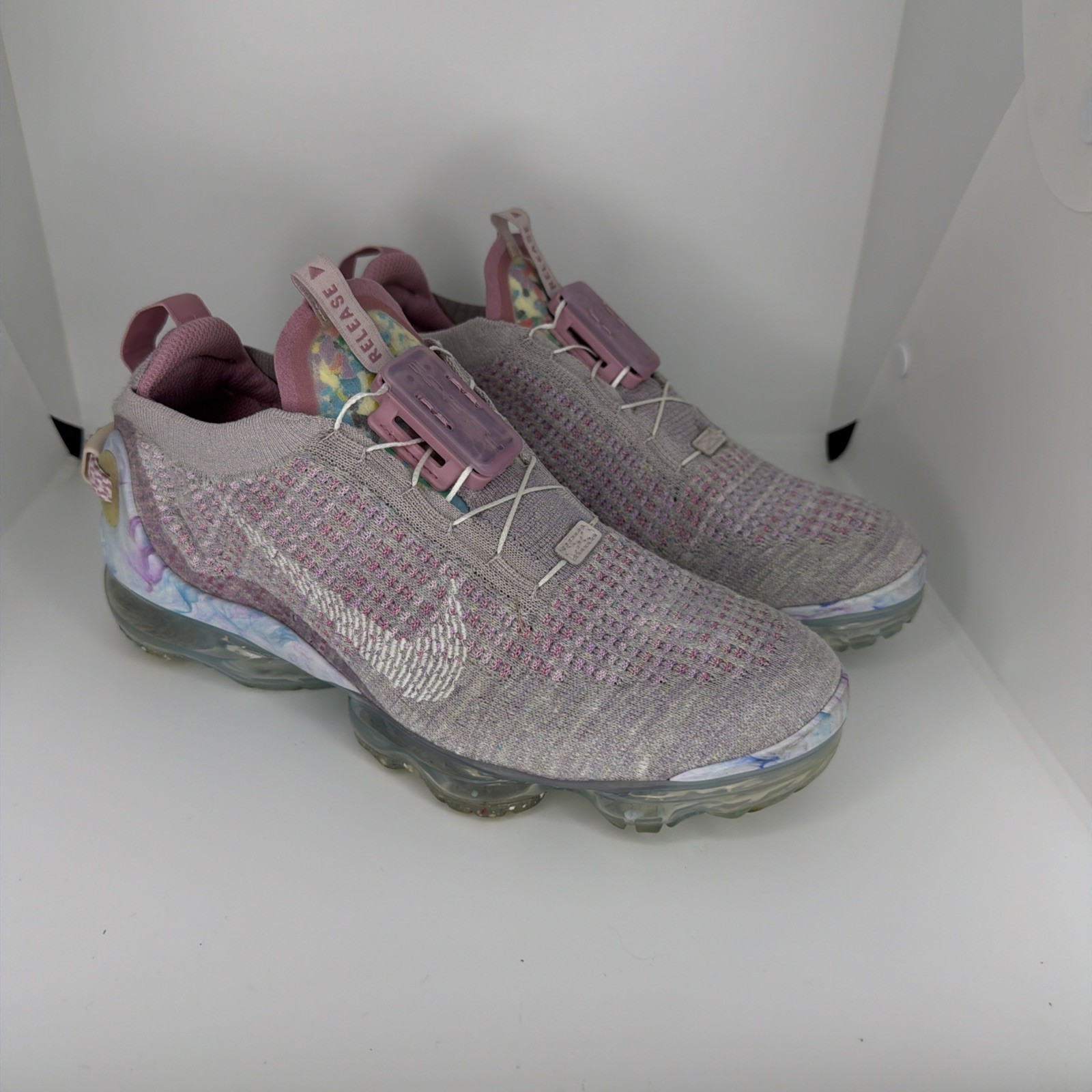 Nike Women's 9.5 Air VaporMax 2020 Flyknit Light Arctic Pink Sneakers CT1933-500