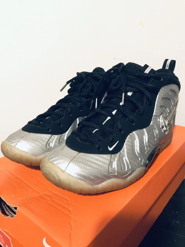 Nike Foamposite Pro GS 2017 juveniles metálicas plateadas surfistas negras talla 4Y usadas raras Foto 3 de 4