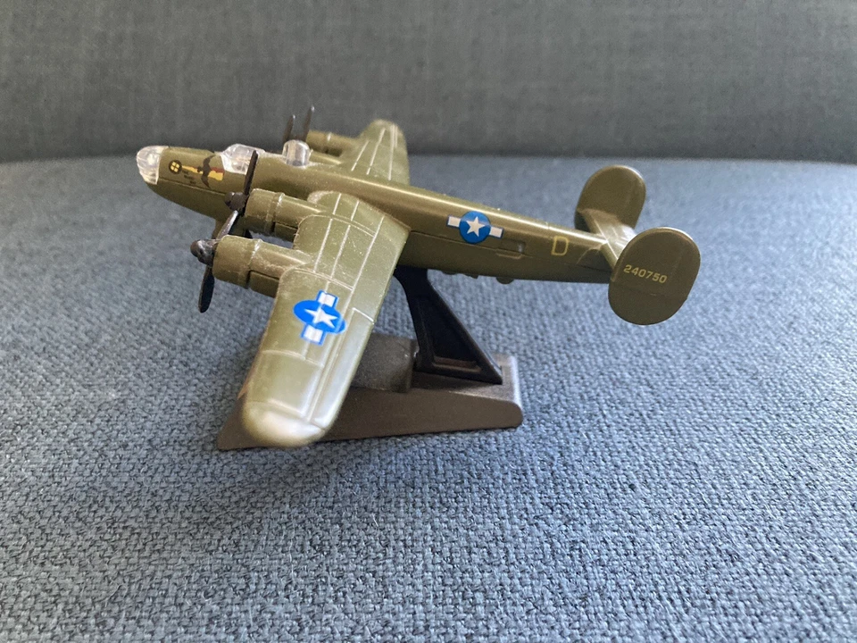 Modelo fundido a presión B-24 Liberator consolidado de 5 pulgadas escala 1/159 de MotorMax Foto 3 de 4