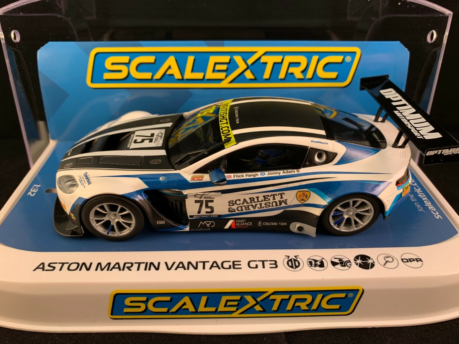 scalextric aston martin