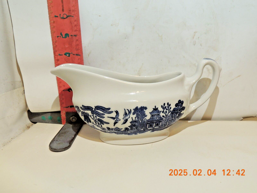 Churchill Blue Willow Gravy Boat EUC Made in England