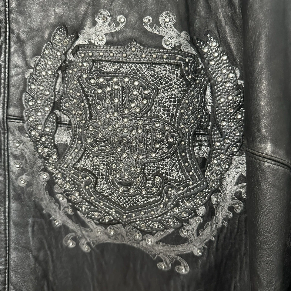Jaqueta de couro masculina Pelle Pelle tamanho 60 preta com zíper completo cravejada bordada vintage - Imagem 4 de 4