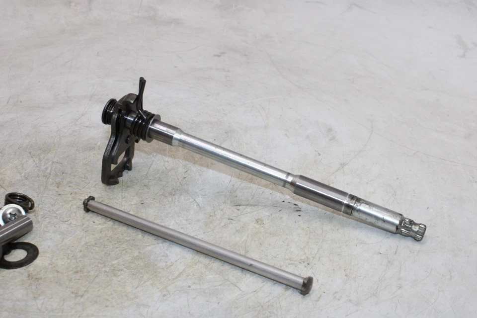 06-09 SUZUKI GSXR 600 OEM PALANCA DE CAMBIOS EJE Foto 4 de 4