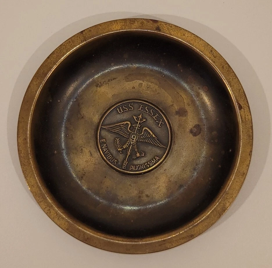 Bandeja medallón de latón macizo del lema de barcos USS ESSEX - E NAVIBUS PUGNISSIMA Foto 3 de 4