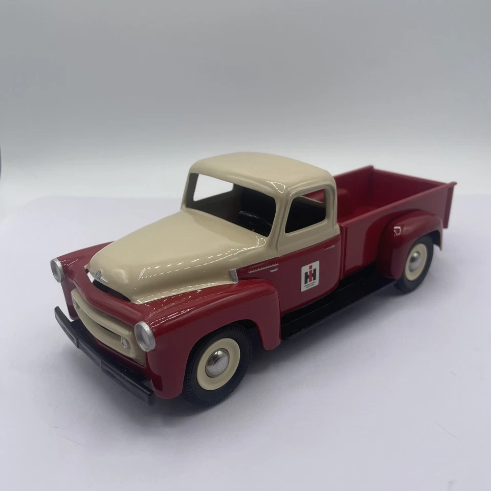 Triple Diamond реплики 1956 International S-Line пикап/коробка - Изображение 3 из 4