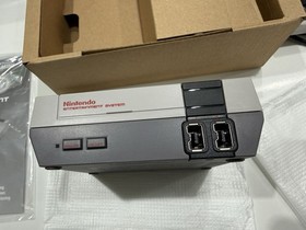Nintendo NES Mini Classic Edition Console Boxed + Extra Controller 976