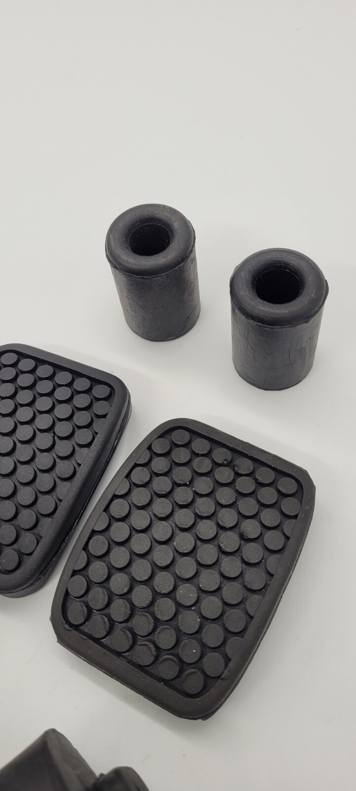 SUZUKI LJ50/LJ80 SET TAILGATE AND WINDSHIELD STOPPER RUBBER 2